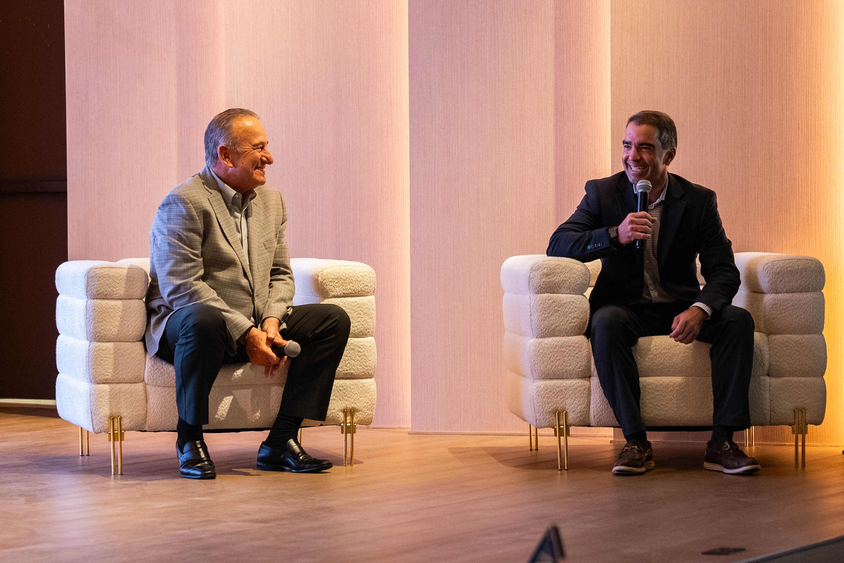 Manuel Cidre (left), alongside Carlos García from Nave Bank®.
